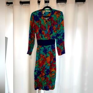 Vintage floral midi dress with defined waist